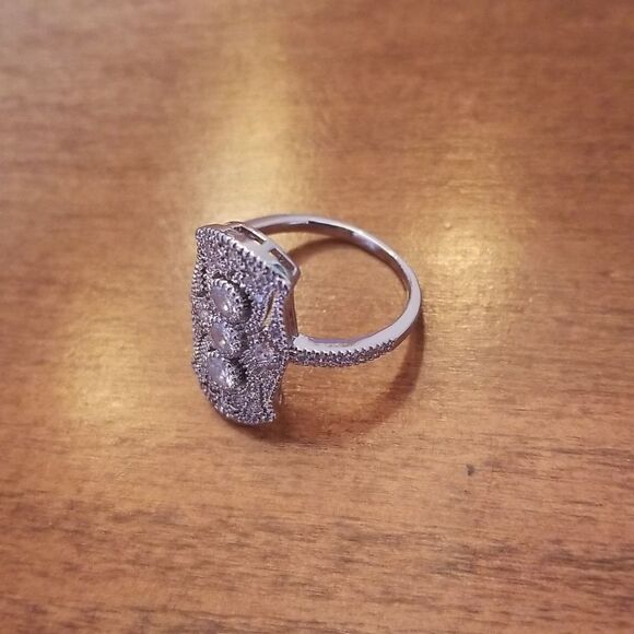 Silver zircon size 8 ring - Picture 8 of 9